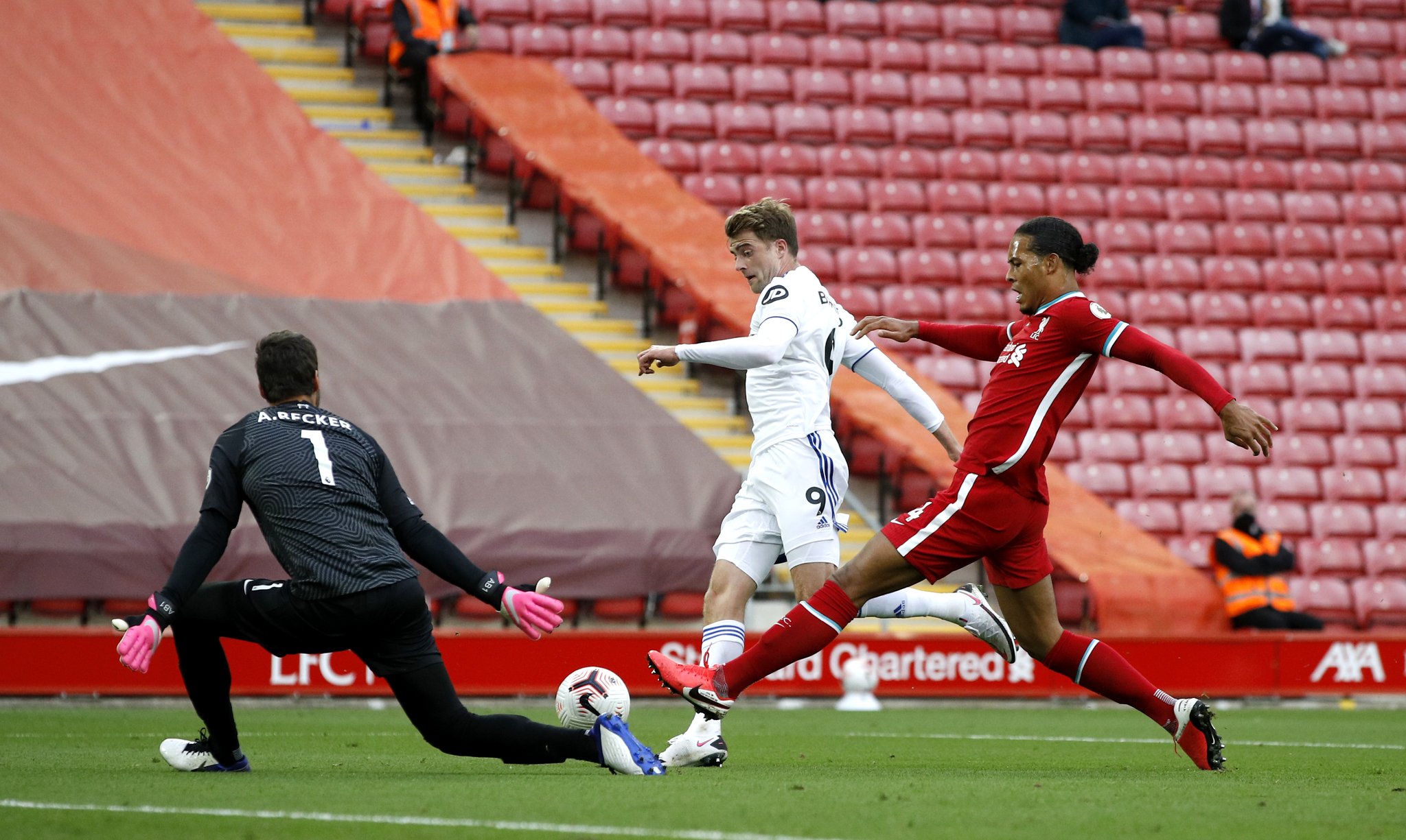 后防球员不 后防球员不