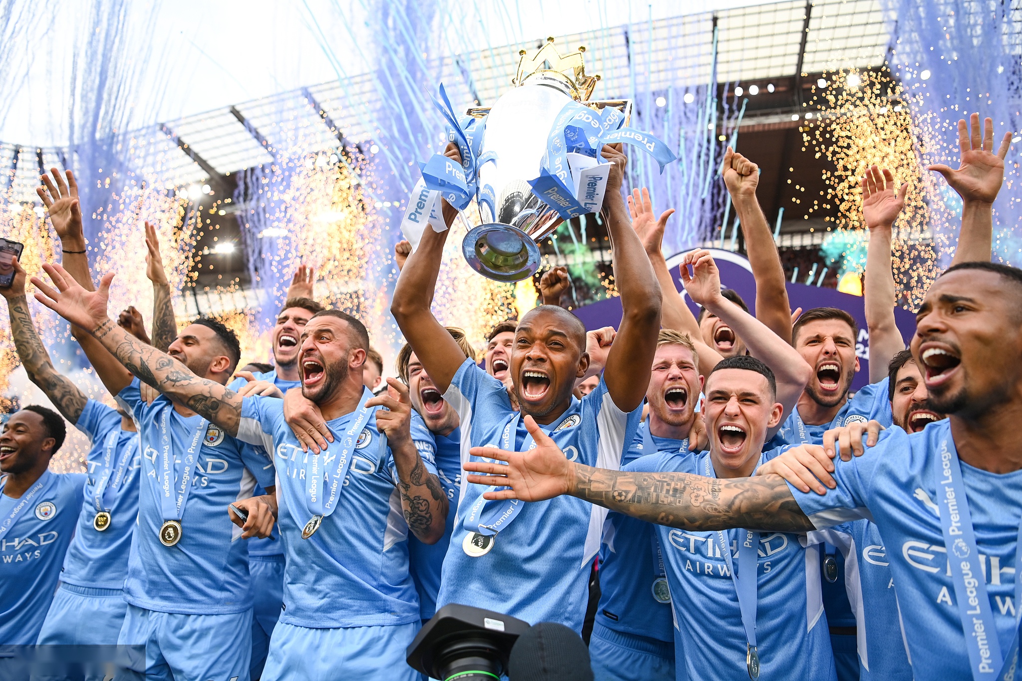 屡屡打破对 屡屡打破对